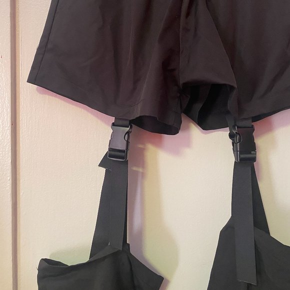 Deconstructed / Cut- out Shorts - Picture 3 of 7